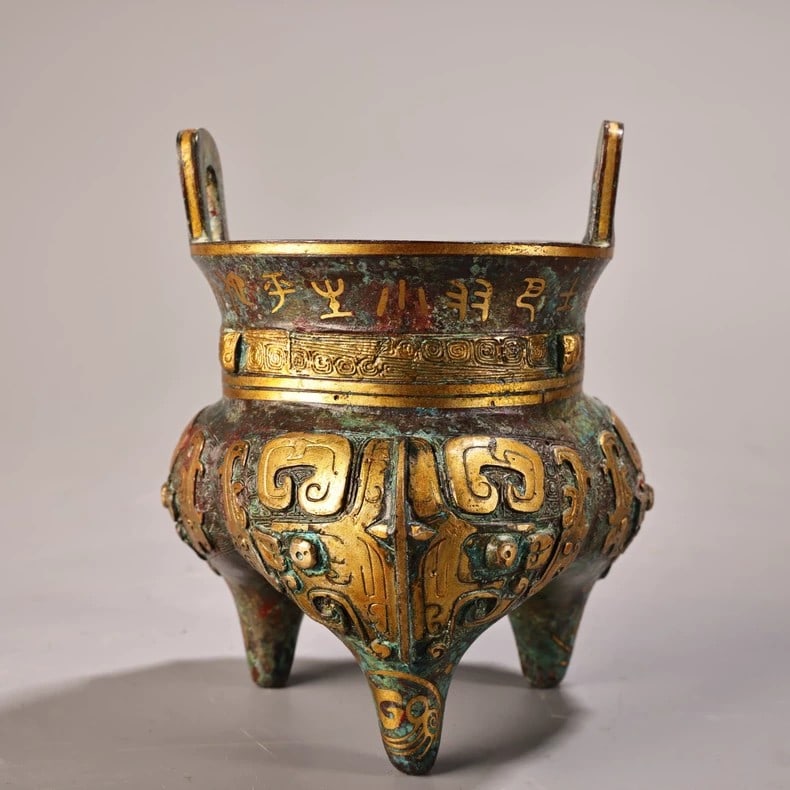 A fine Han Dynasty bronze inlaid longevity cauldron burner (1 of 9)