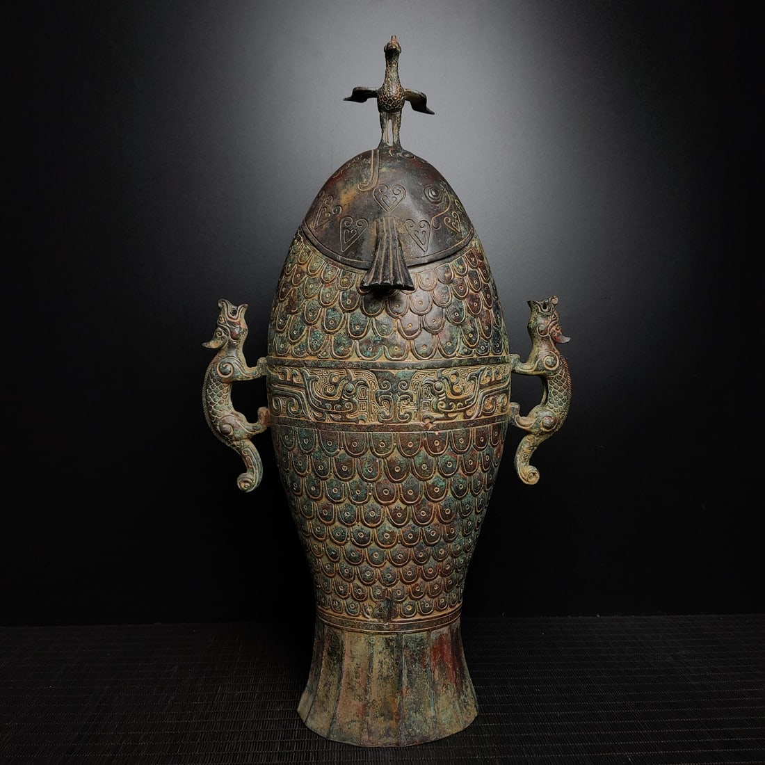 A fine Han Dynasty bronze standing bird fish vase: Han dynasty bronze standing bird and fish vaseSIZE:H:52cm W:29cm W:5.8kg(The Dimensions Of All Batches Are Manually Measured.If You Need More Detailed Information, Please Contact Our Customer Service 