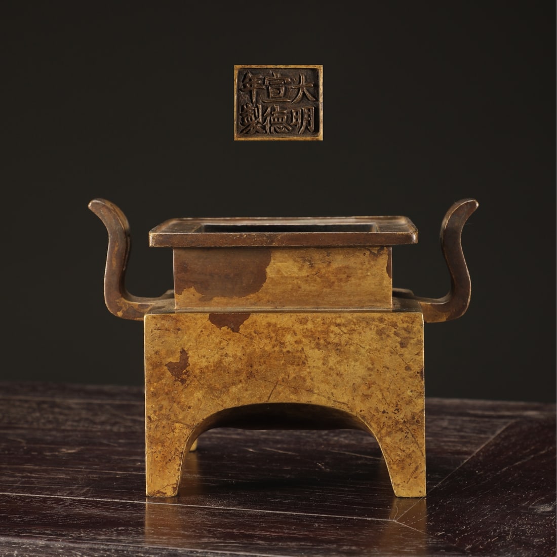 A fine Ming Dynasty bronze-plated court crown and ear stand with several furnaces (1 of 9)