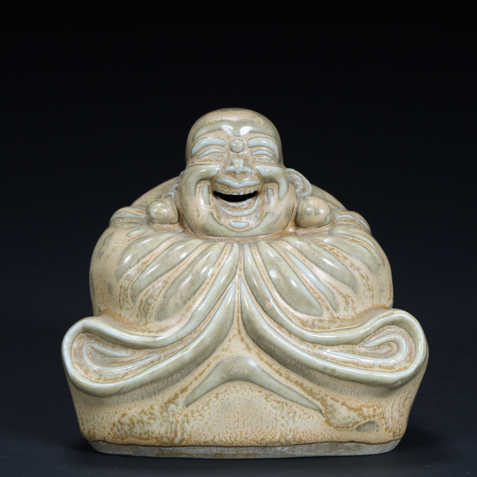 A beautiful Qing Dynasty imitation Ge-glaze Maitreya Buddha porcelain sculpture: Qing dynasty imitation Ge-glazed Maitreya Buddha porcelain sculptureSIZE:H: 8.5cm L: 9.5cm W: 6.5cm W: 316g(The Dimensions Of All Batches Are Manually Measured.If You Need More Detailed Information, P