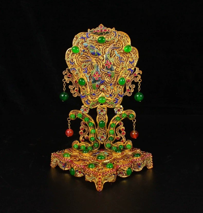 A beautiful Qing Dynasty gilded filigree gemstone ornament: Qing Dynasty gilded filigree gemstone ornamentSIZE:L:17cm H:24cm W:789g ??(The Dimensions Of All Batches Are Manually Measured.If You Need More Detailed Information, Please Contact Our Customer Servic