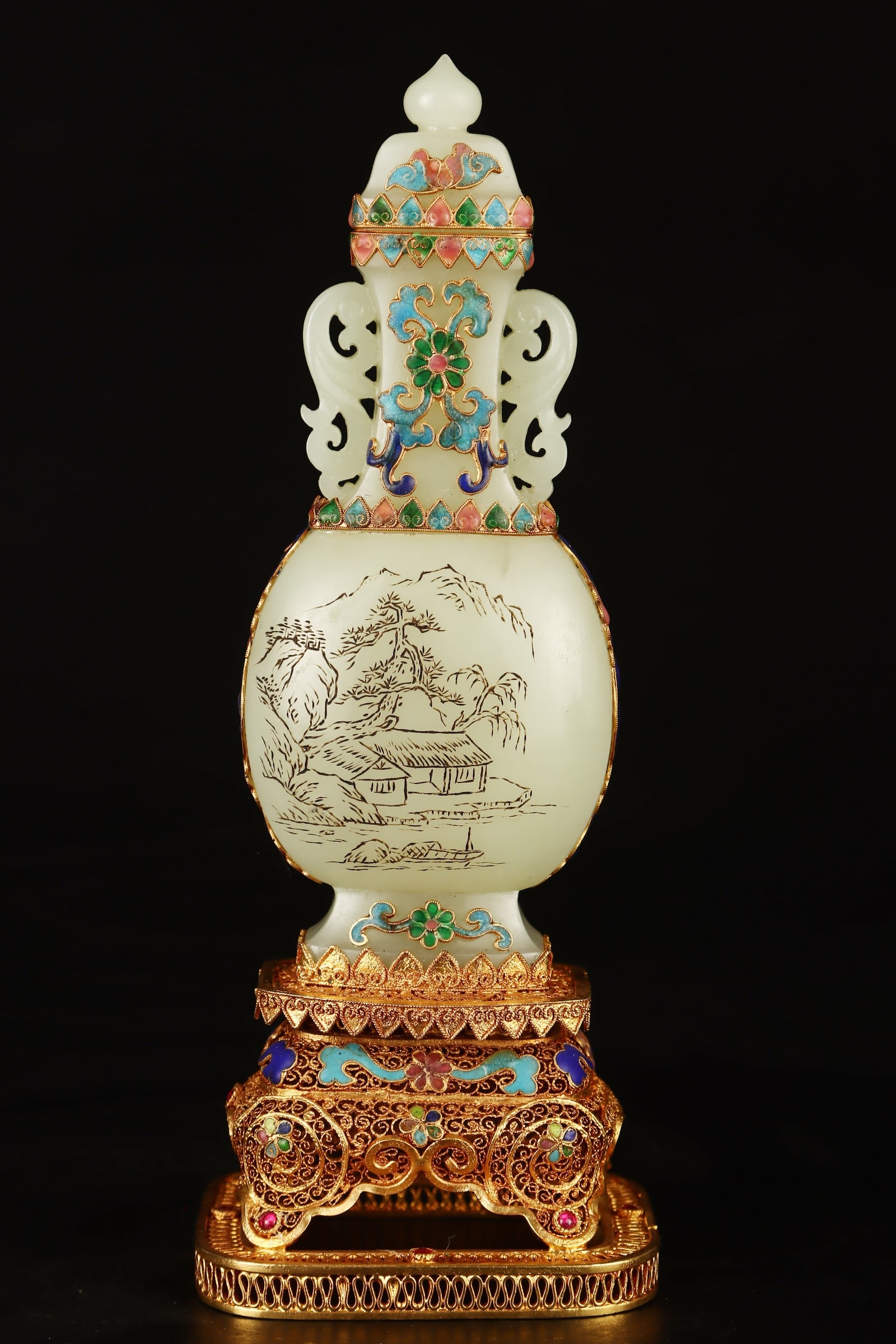A fine Qing Dynasty filigree gilded jade flat vase: A flat vase from the Qing Dynasty with filigree gilt and jade inlaySIZE:W:370g H:22cm W:7.7cm(The Dimensions Of All Batches Are Manually Measured.If You Need More Detailed Information, Please Contact 
