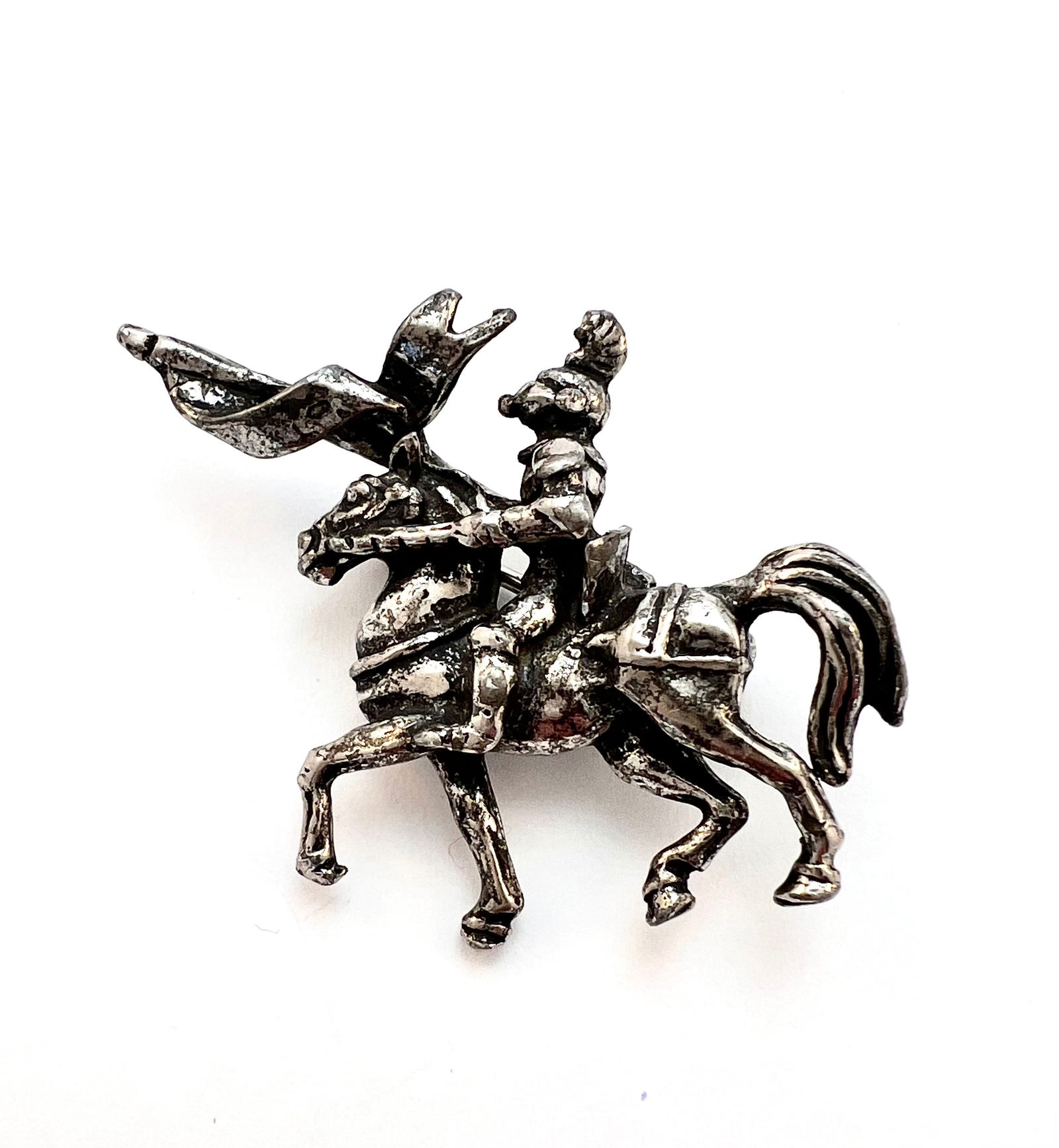 Coro Knight on Horseback Brooch – Silver-Tone Medieval Figural Pin: Rare vintage Coro brooch depicting a medieval knight on horseback, crafted in silver-tone metal with intricate details. The Coro signature is stamped on the back, confirming its authenticity. This fig