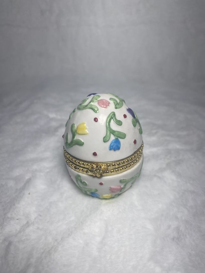 Limoges Style Egg Flower Pattern: vintage