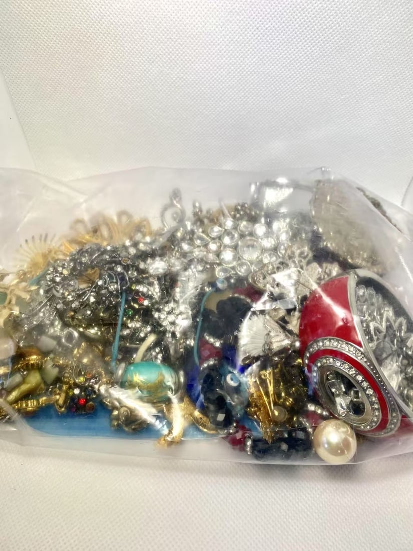 1 LB Assorted Junk Jewelry Craft Lot: Assorted jewelry and accessory grab bag, includes bangles, beads, brooch parts, and more. Perfect for crafts, upcycling, or treasure hunting. Sold as-is.