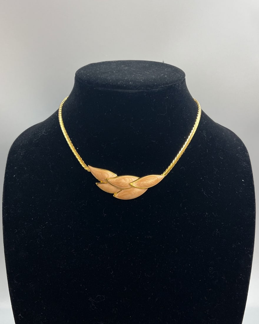 Vintage Napier Gold-Tone Enamel Leaf Collar Necklace: A vintage statement necklace by Napier, crafted in rich gold-tone metal with a bold central leaf motif. The design features five overlapping marquise-shaped elements filled with soft peach-pink enamel
