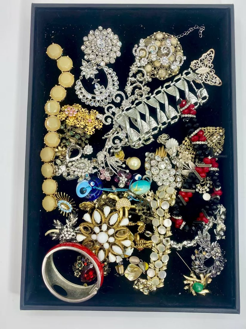1 LB Unserached Jewelry Lot ( As-Is, Tray Not Included): Assorted costume jewelry lot including necklaces, bracelets, earrings, pendants, and beaded pieces in various materials and styles. Contents are unsearched, unexamined, and untested, and are sold as-i