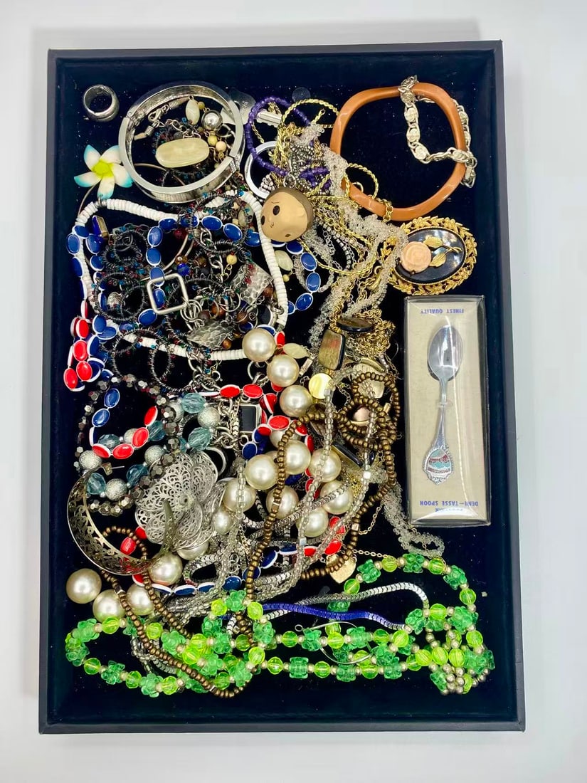 1 LB Unserached Jewelry (Unsearched / As-Is, Tray Not Included): Assorted jewelry lot including necklaces, bracelets, earrings, pendants, and beaded pieces in various materials and styles. Contents are?unsearched, unexamined, and untested, and are?sold as-is. Items
