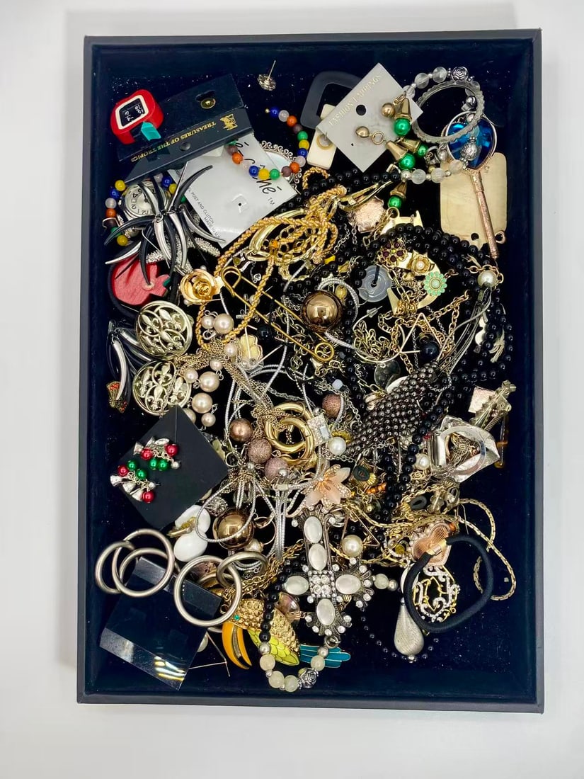 1 LB Unserached Jewelry (Unsearched / As-Is, Tray Not Included): Assorted jewelry lot including necklaces, bracelets, earrings, pendants, and beaded pieces in various materials and styles. Contents are?unsearched, unexamined, and untested, and are?sold as-is. Items