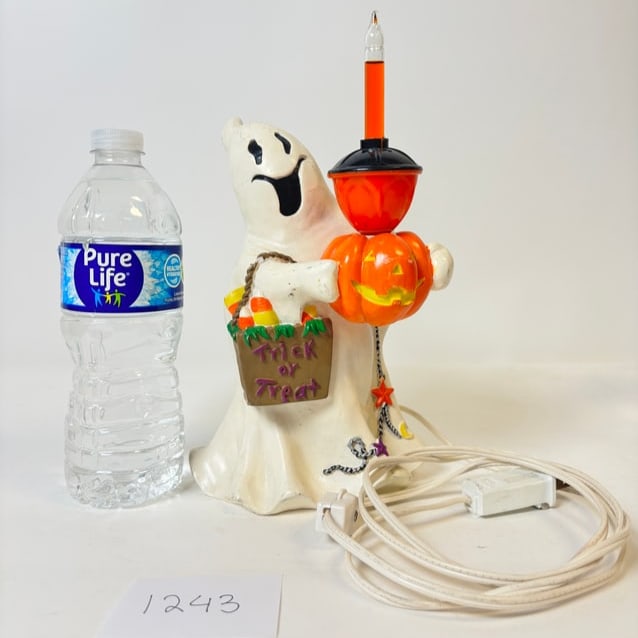 Vintage Ghost Bubbler Holder Halloween Lamp: Vintage Ghost Bubbler Holder Halloween Lamp – Spooky and nostalgic Halloween décor. Condition varies; please refer to photos for details