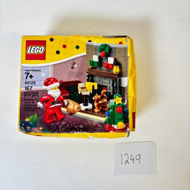 Lego Seasonal Santa's Visit (40125): LEGO Seasonal Santa's Visit (40125) – Festive holiday set, perfect for collectors and holiday displays. Condition varies; please refer to photos for details-The pieces are still in the original seal