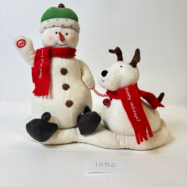 Hallmark 2004 Jingle Pals Animated: Hallmark 2004 Jingle Pals – Animated Musical Decoration Festive and fun holiday collectible. Condition varies; please refer to photos for details