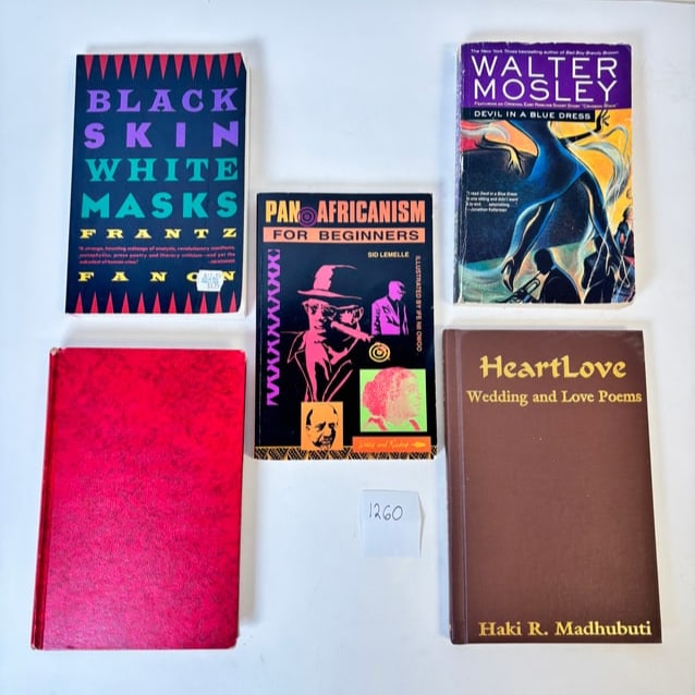 Assortment of books Set of 5 (1 of 3)