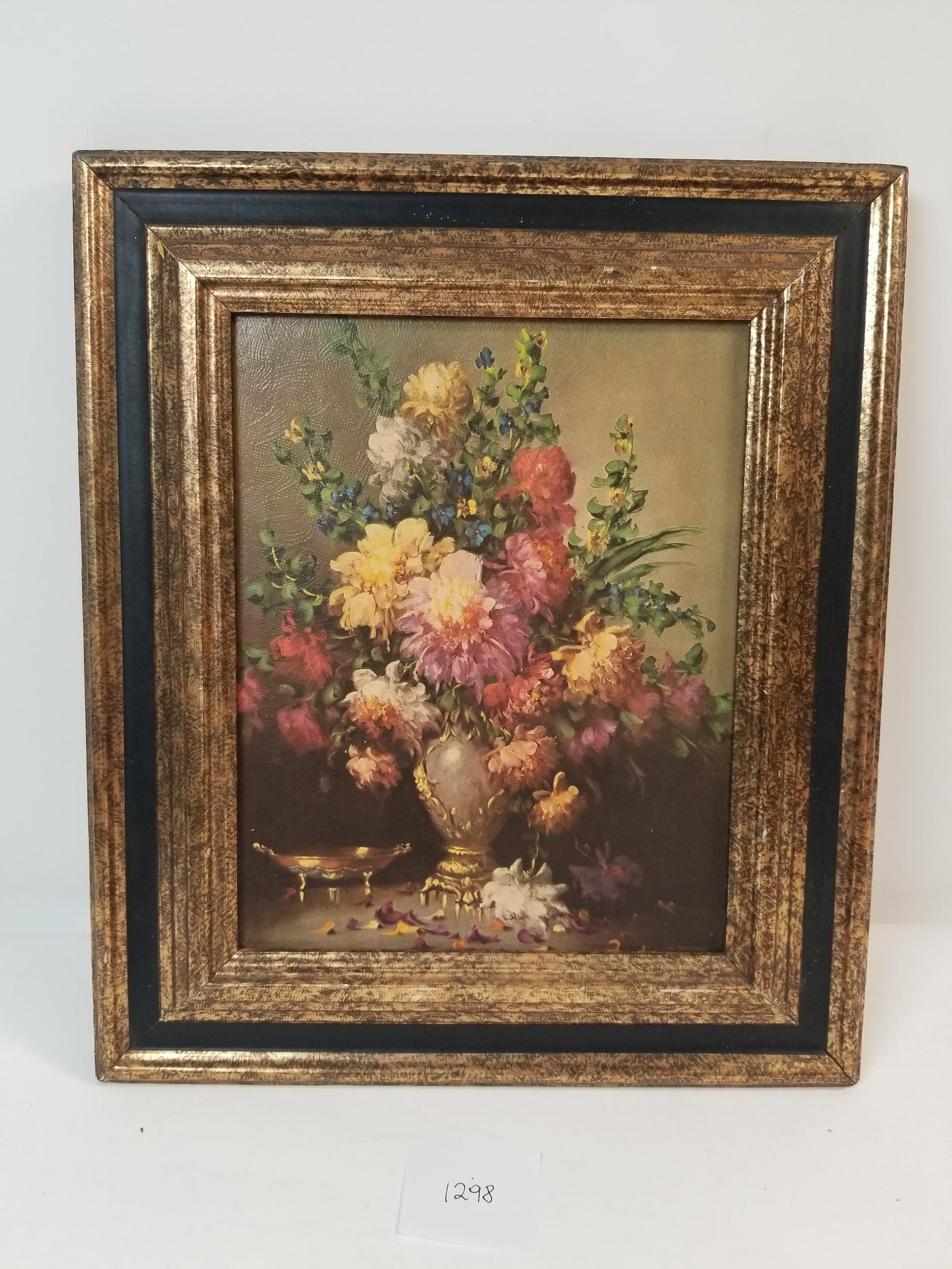 1950s Florals by Roberto Fontano (1844-1907): 1950s Floral Painting Attributed to Roberto Fontano (1844-1907) – Beautiful vintage artwork. Painted print in frame by Turner Design Chicago. Authenticity not verified; sold as-is. Please review pho