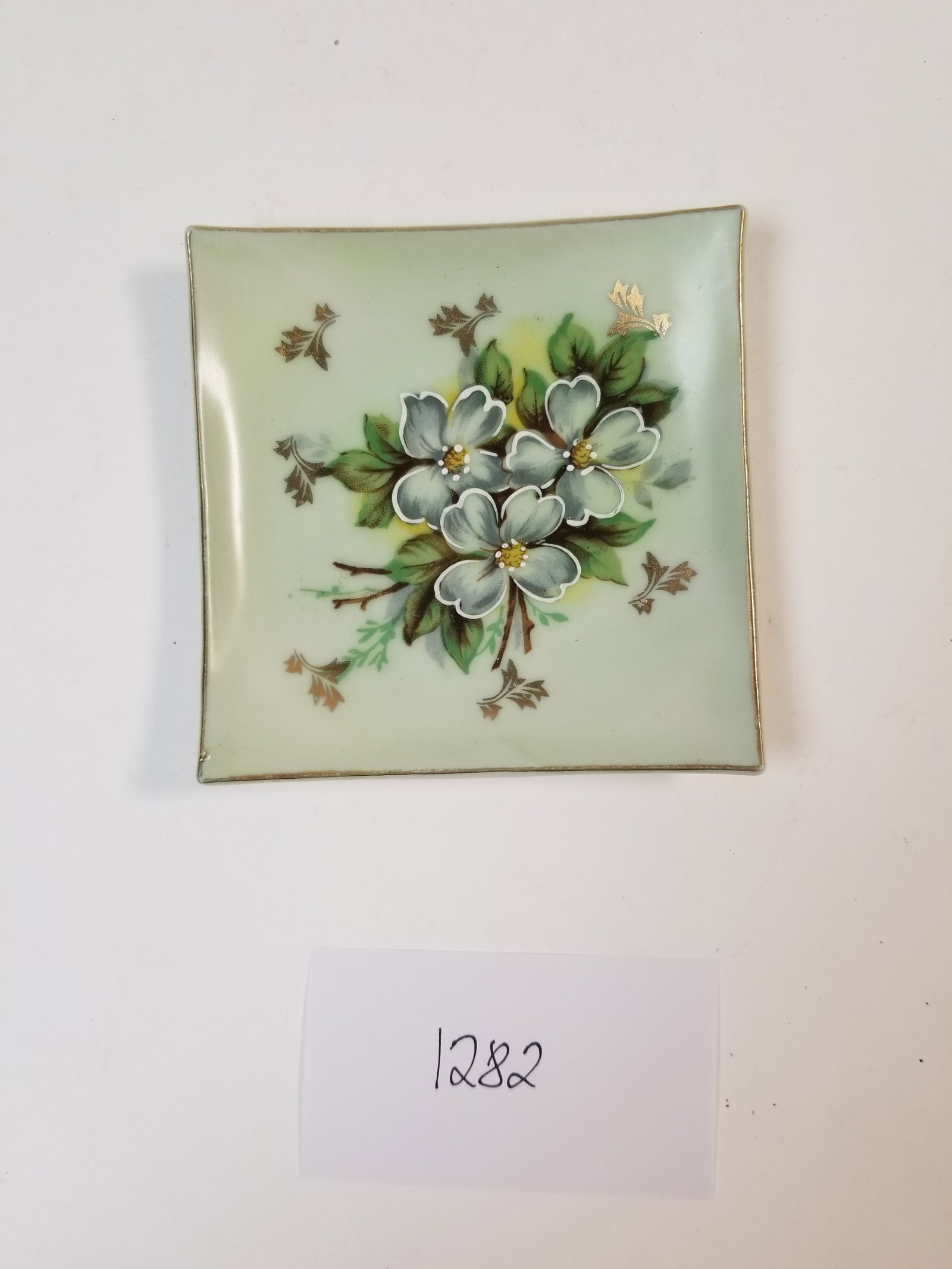 Vintage Andrea by Sadek Small Hand Painted Trinket Dish: Vintage Andrea by Sadek Hand-Painted Trinket Dish ? Small, elegant collectible with intricate detailing. Condition varies; please refer to photos for details