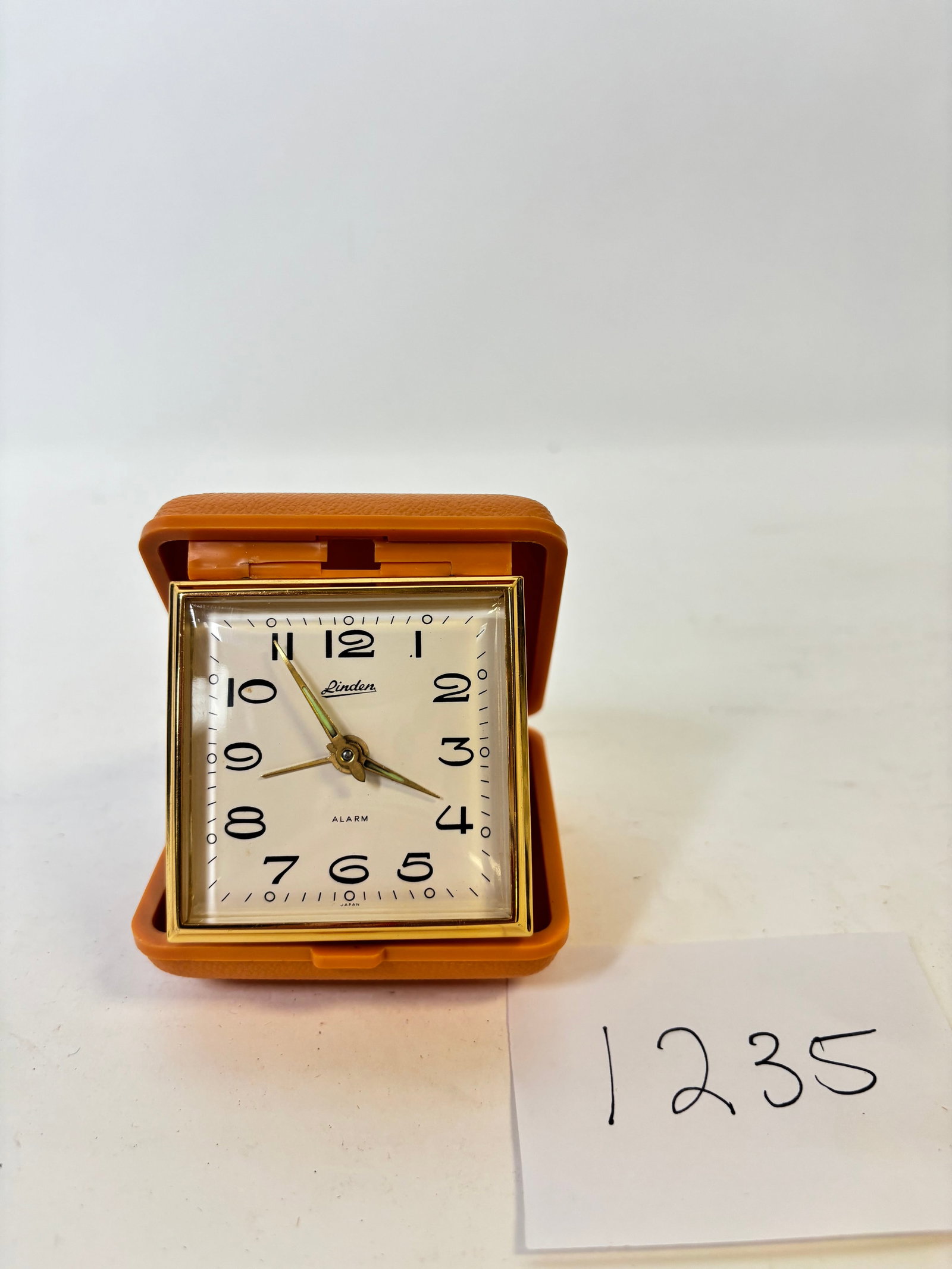Vintage Linden Travel Clock made in Japan: Vintage Linden Travel Clock Made in Japan Compact and classic design, perfect for collectors. Condition varies; please refer to photos for details.
