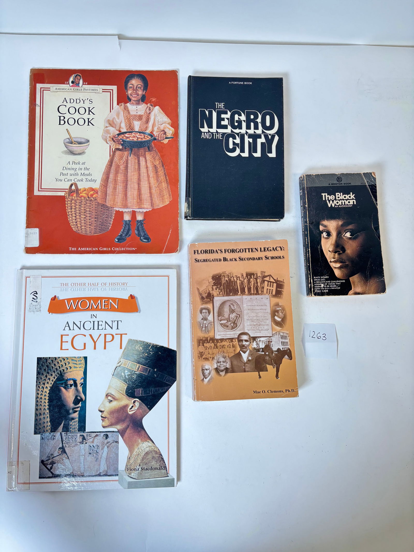 Assortment of books Set of 5 (1 of 2)