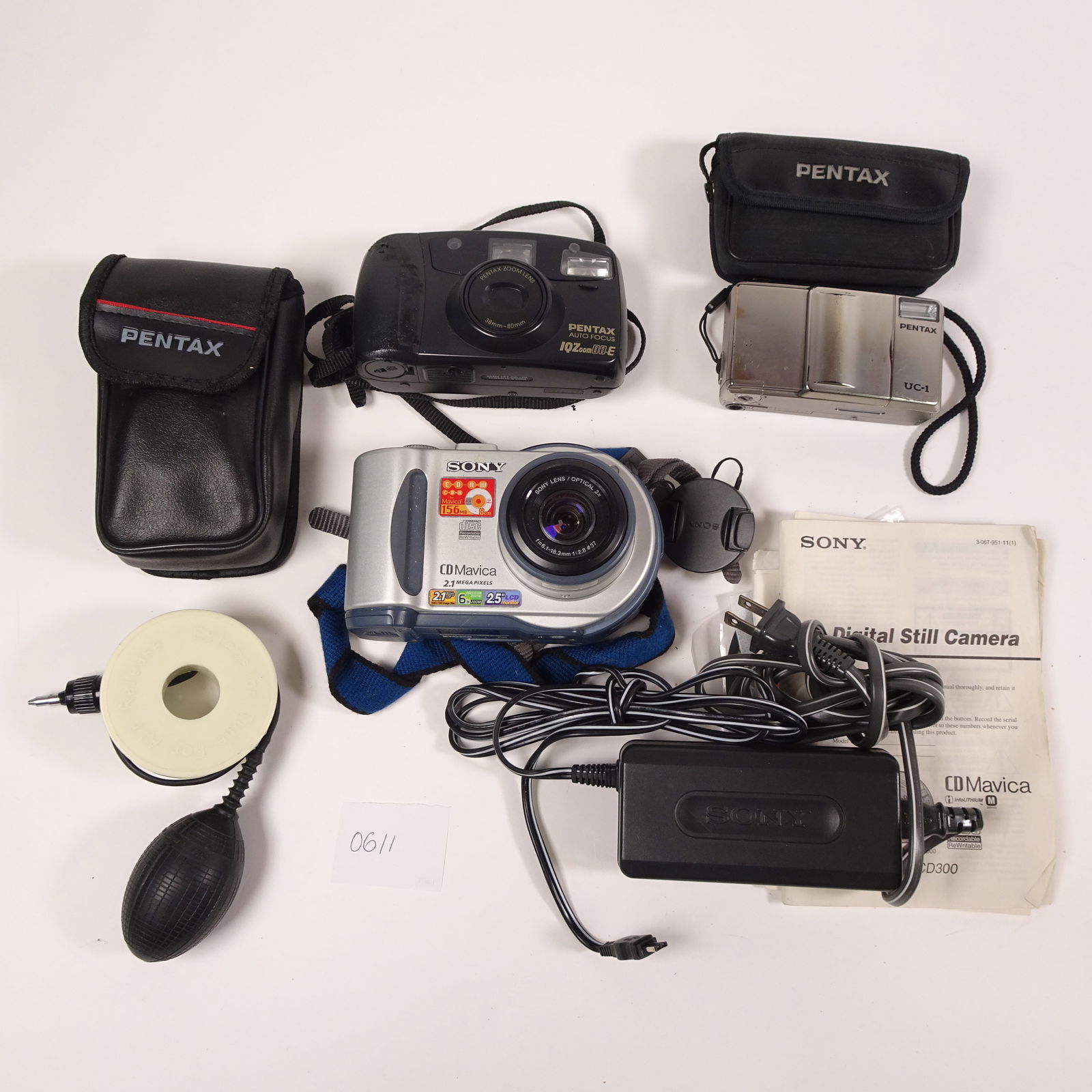 Assortment of Vintage Cameras Set of 3  (Pentax, Canon: Digital Still Camera ) (1 of 8)