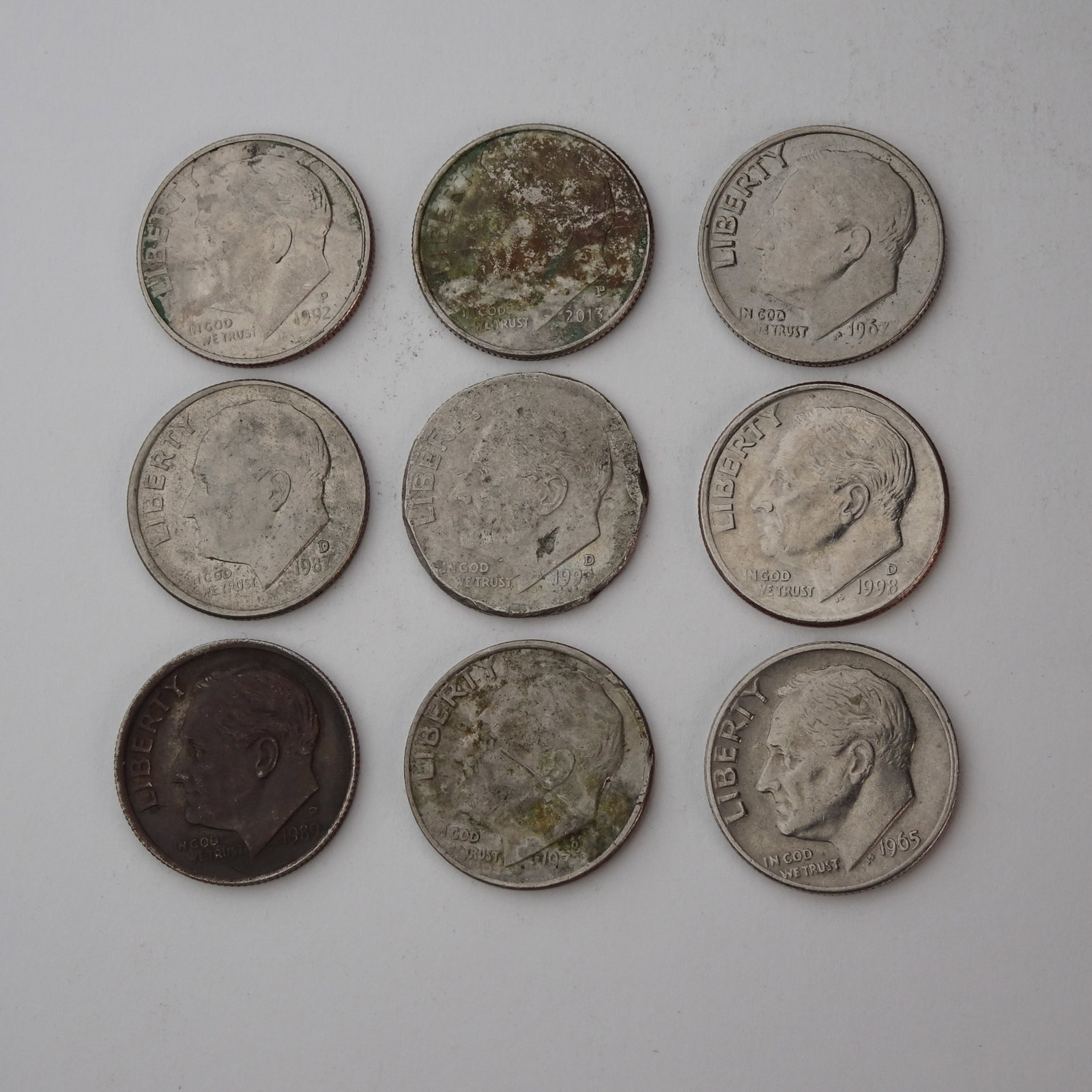 Assortment of USA Roosevelt Dimes Set of 9 (1965-2013): This listing is for an assortment of 9 USA Roosevelt Dimes, spanning various years from 1982 to 2007. This set offers a snapshot of circulating coinage from this era, perfect for starting a collection