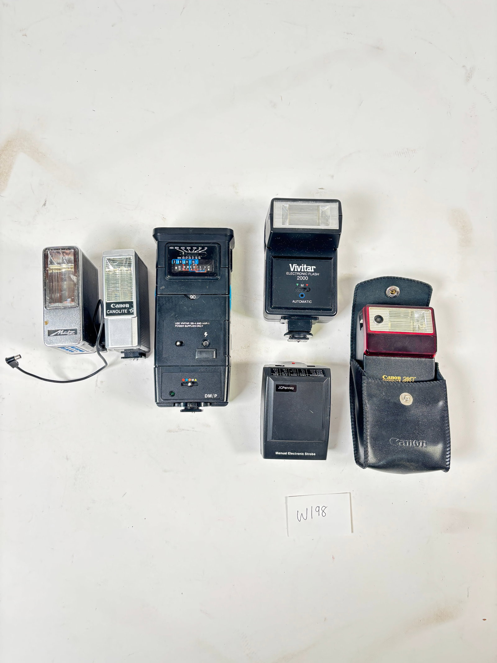 Camera Flash Assist Lights Set of 6 (Canon, Vivitar, Metz): Camera Flash Assist Lights Set of 6 (Canon, Vivitar, Metz) -Sold as-is, condition varies. See photos for details.