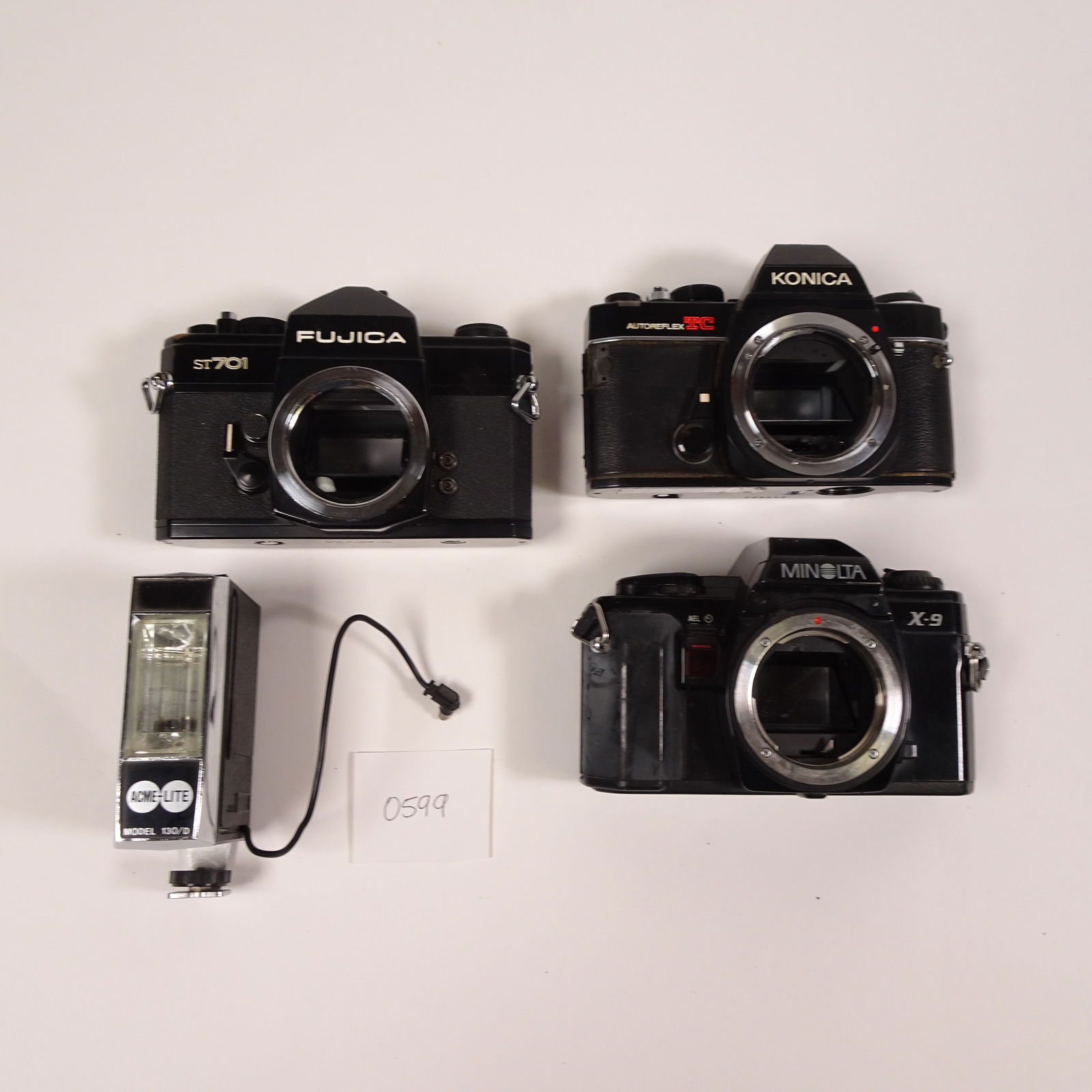 Assortment of Vintage Cameras and Flashes Set of 4 ( Fujica, Konica, Minolta ) (1 of 4)