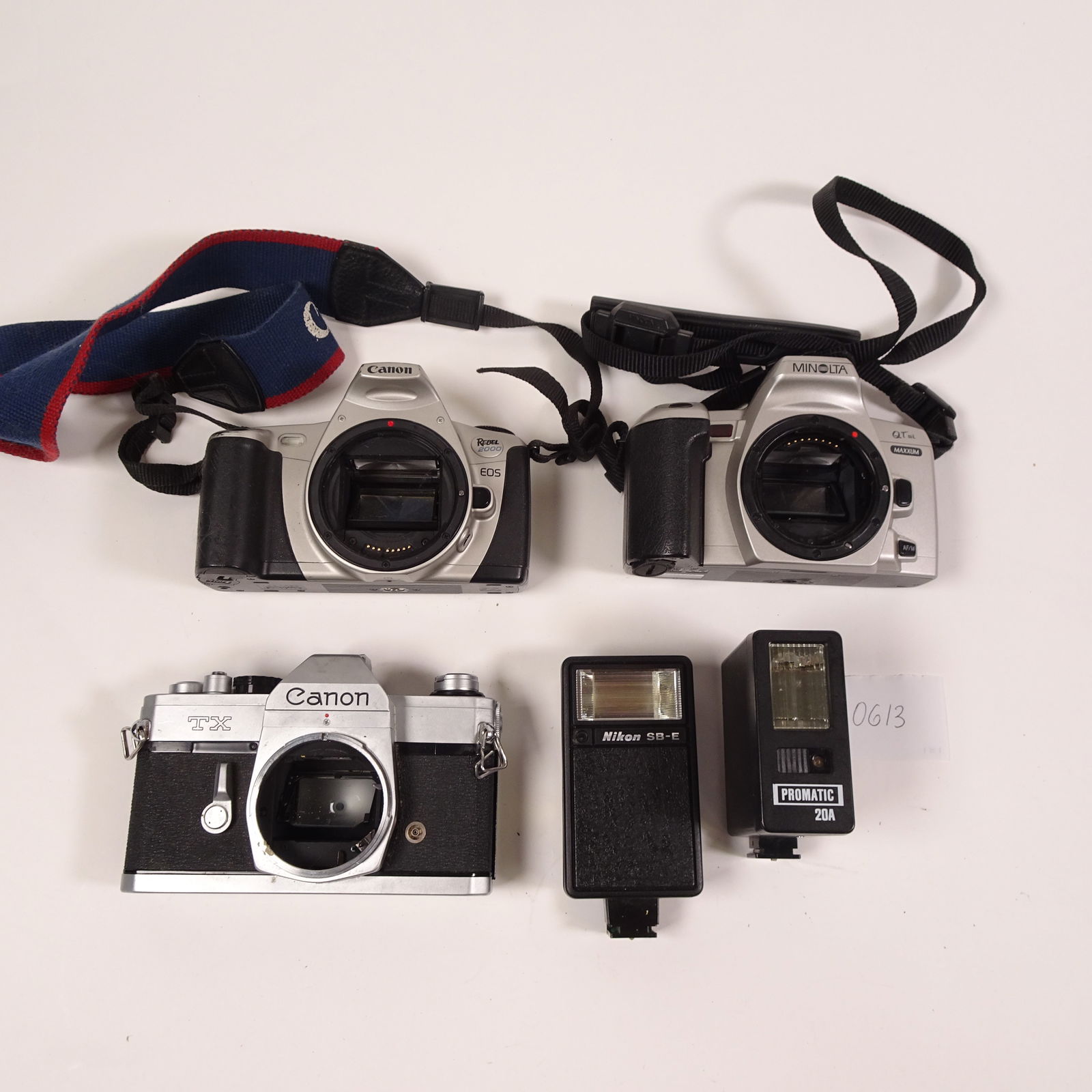 Assortment of Vintage Cameras, Flashes, Lenses Set of 5 (Canon, Minolta, Nikon) (1 of 3)