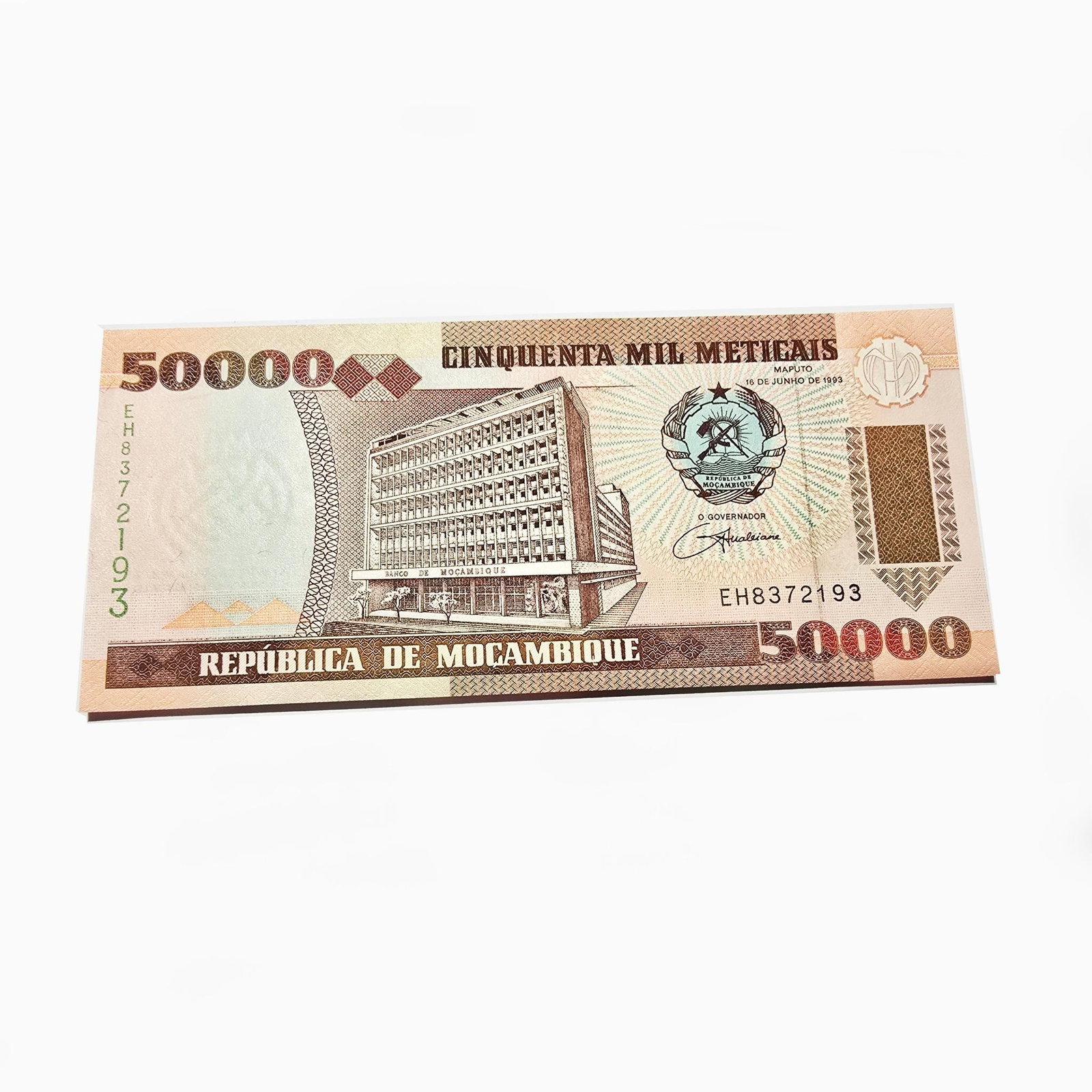 Mozambique 50,000 Meticais Banknote - 1993...: Issue - High Denomination Pre-Reform Currency. Offered is an impressive 50,000 Meticais banknote issued by the Republic of Mozambique on June 16, 1993. This high-denomination note is from the pre-curr