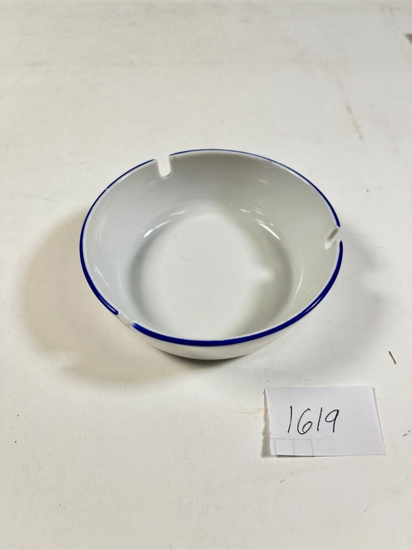 Vintage Blue and White Porcelain Ashtray Sri Lanka (1 of 3)