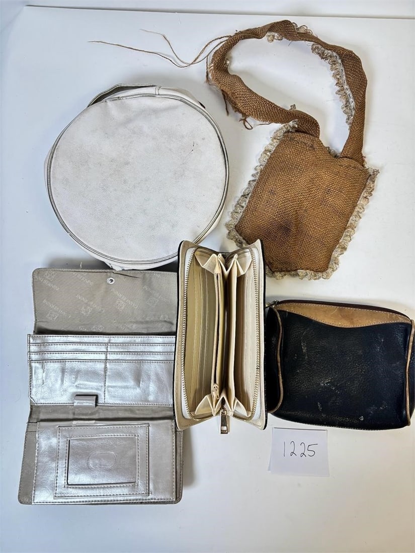 Vintage Assorted Wallets & Cosmetic Bags -Mixed...: Styles & Designs. Vintage Wallets & Cosmetic Bags Assorted styles. Condition varies; please refer to photos for details