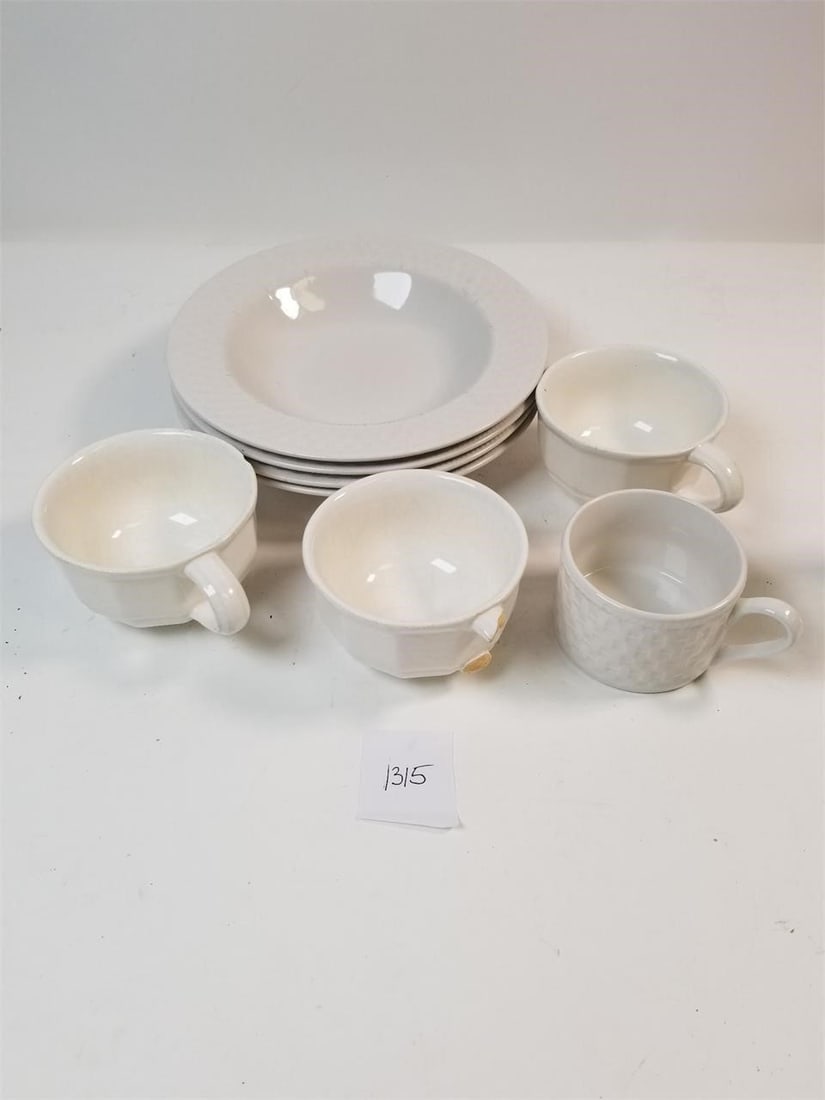 Glassware set of 8: Glassware Set of 8 Includes 4 Tea Cups & 4 Plate-Bowls Elegant and versatile set for any occasion. Condition varies; please refer to photos for details
