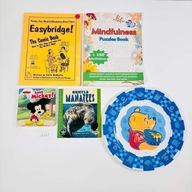 Children's Activity Lot: Books, Plate, Comic,... (1 of 5)