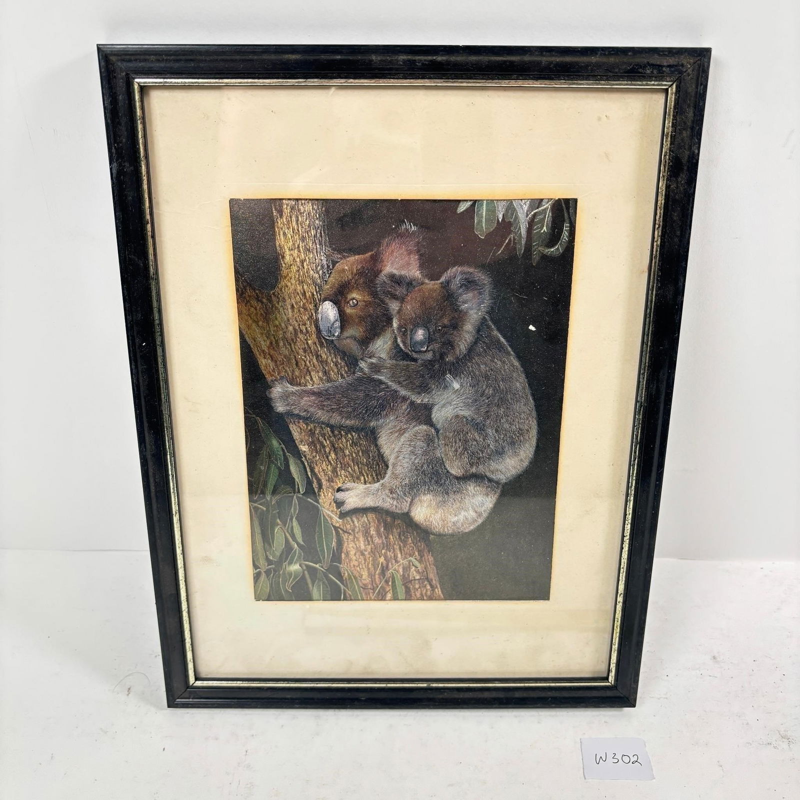 Vintage Wood Shellac Foil Koala Bears Print: Unique Vintage Wood Shellac Foil Koala Bears Print Retro decor piece. Sold as-is, condition varies. See photos for details. The koala fur has a reflective finish in different lightings.