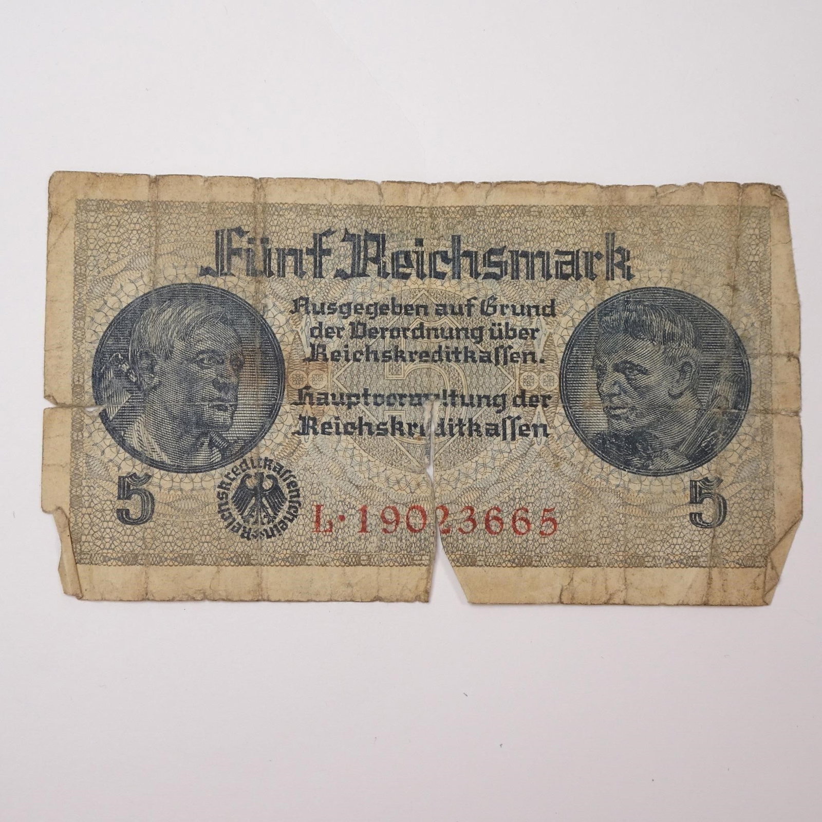 Germany - 5 Reichsmark - 1940-1945:: This 5 Reichsmark banknote from 1940-1945 is a chilling artifact from Nazi Germany, directly representing the currency in circulation during the height of World War II. Issued by the Imperial Credit B