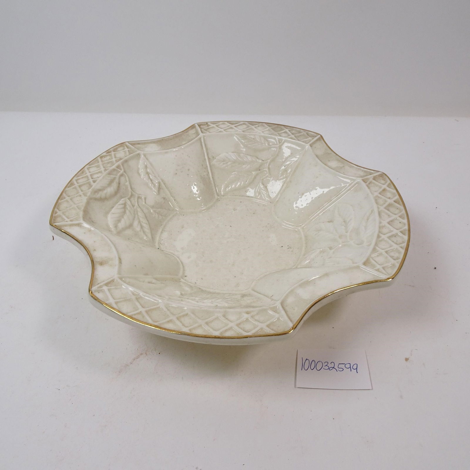 Fitz and Floyd Botanical Collection 10" Candy Bowl: A stunning Fitz and Floyd Botanical Collection 10" Candy Bowl, perfect for serving sweets or as a vibrant centerpiece. This highly collectible piece features intricate, hand-painted details of leaves