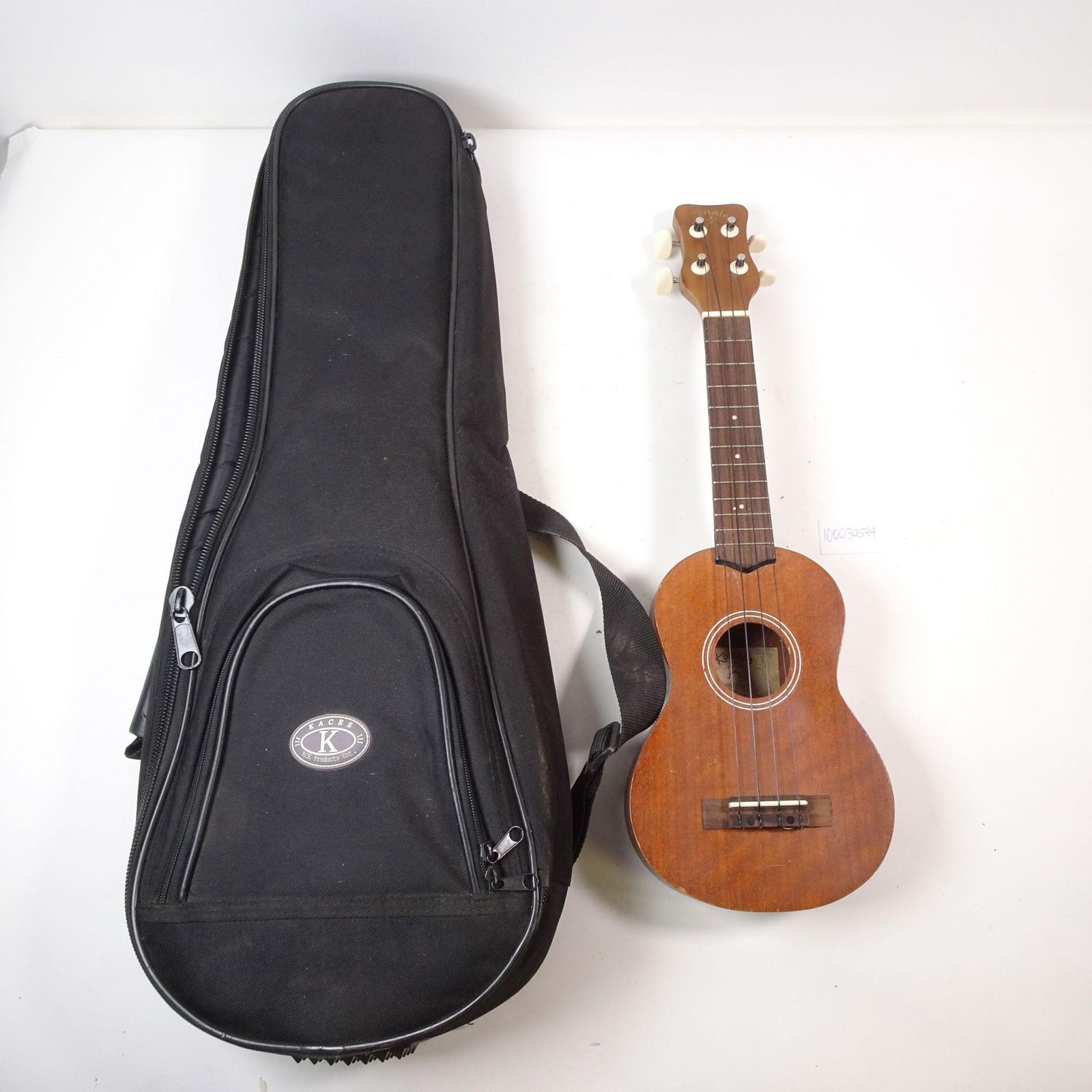 Kohala Ukulele: A functional Kohala Ukulele, perfect for learning or playing music with a light, tropical sound. This charming instrument is ideal for musicians of all levels, adding a touch of laid-back, island styl