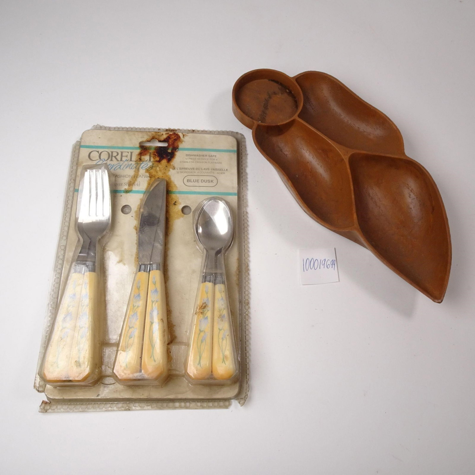 Kitchen Set Vintage Utensils and Snack Bowl: A charming kitchen set featuring a mix of vintage utensils and a classic snack bowl. This eclectic collection is perfect for adding a touch of rustic warmth and nostalgic character to any kitchen or d