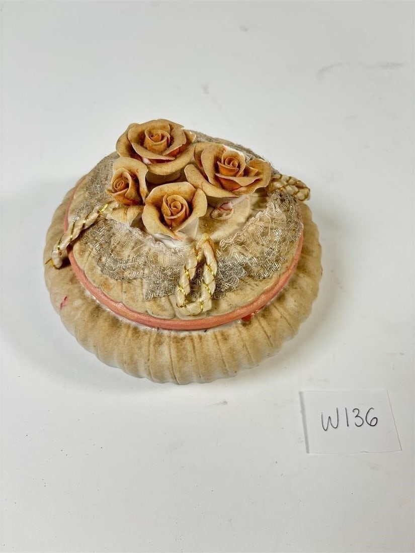 Vintage Small Porcelain Trinket Jewelry Box: Vintage Small Porcelain Trinket Jewelry Box - Sold as-is, condition varies. See photos for details.