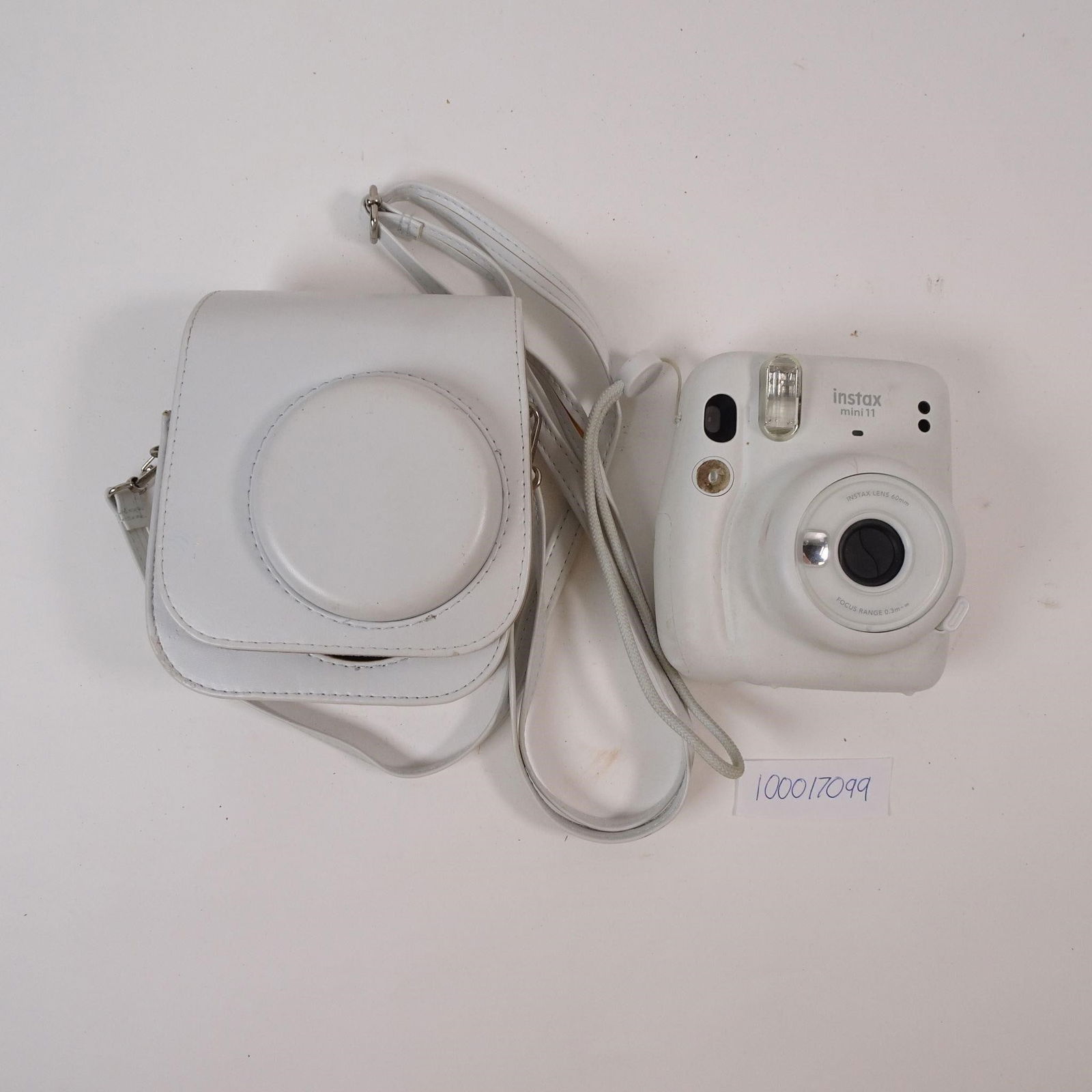 Fujifilm Instax Mini 11 White with Leather Case (1 of 5)