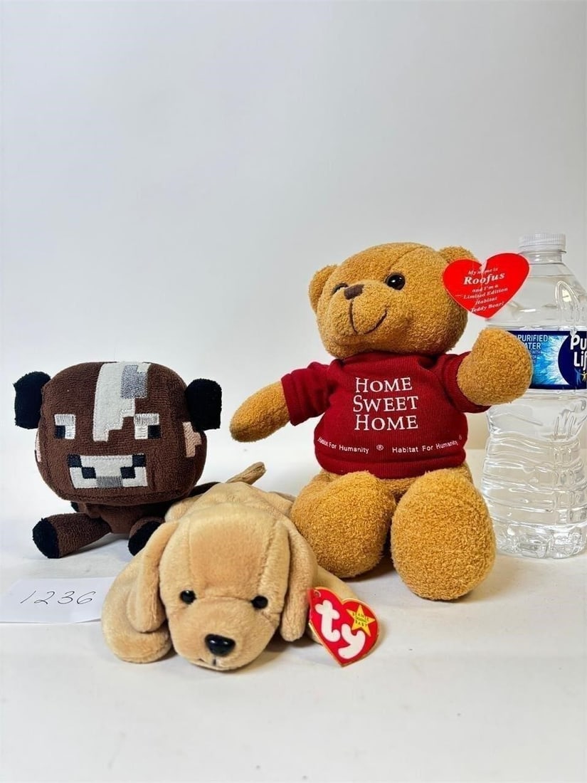 Assorted Stuffed Animals (1 of 3)