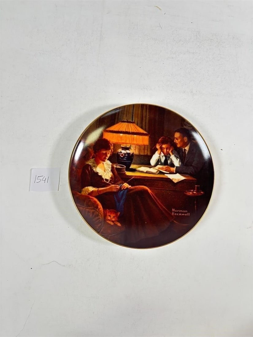 Knowles Norman Rockwell "Father's Help"...: Collectors Plate. Knowles Norman Rockwell 'Father's Help' Collector's Plate - Limited edition piece featuring Rockwell's timeless artistry. Condition varies; please refer to photos for detailsdiameter
