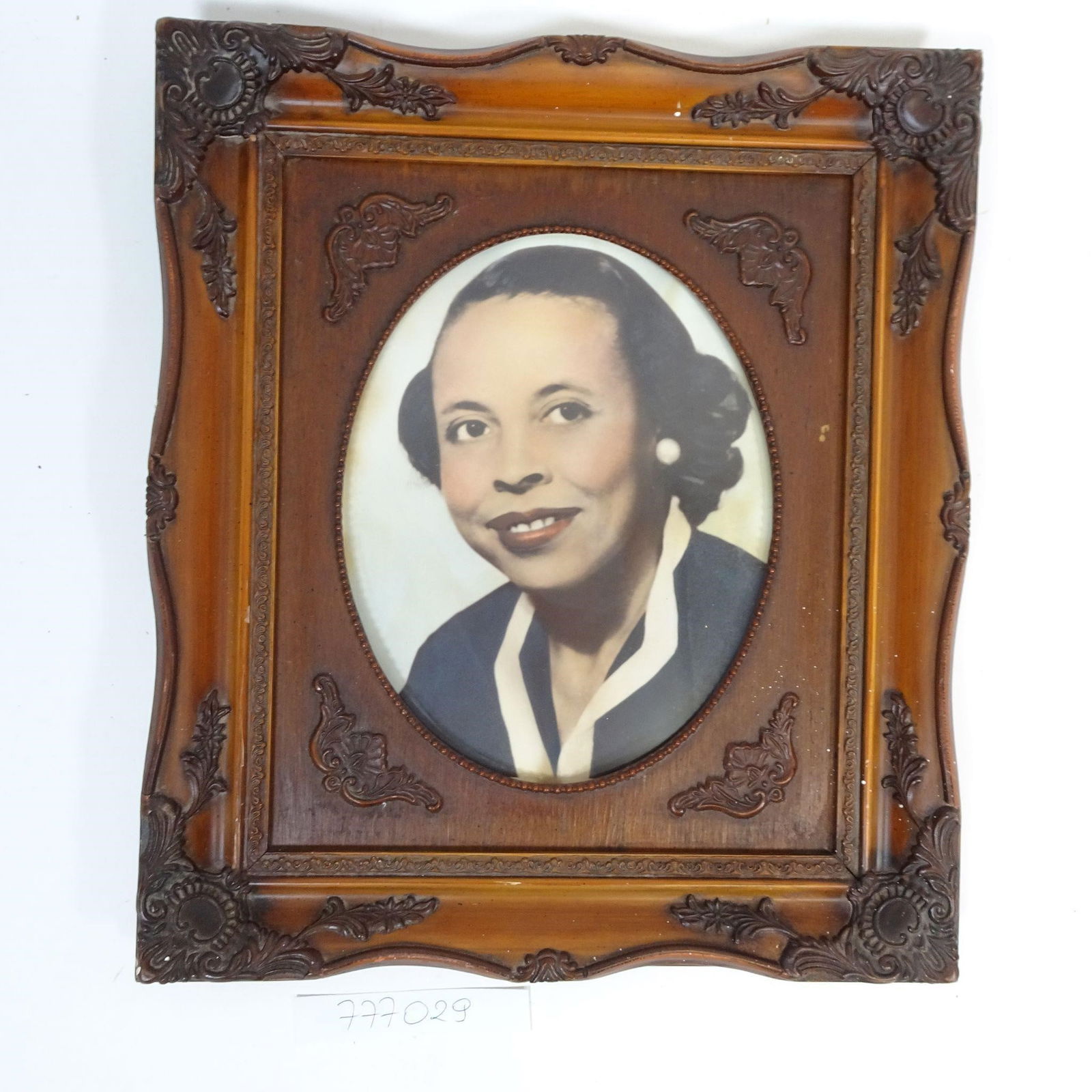 Vintage Framed Portrait of a Woman (1 of 4)