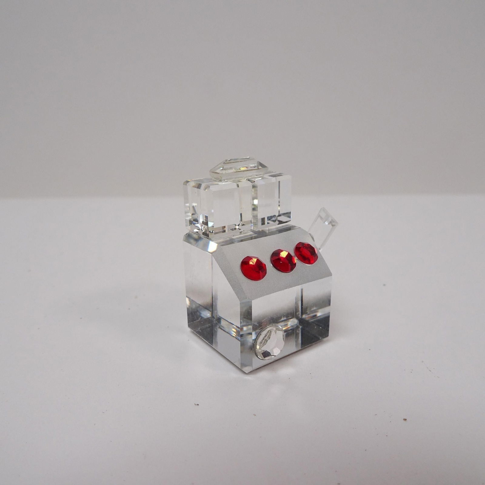 Strassburg Small Slot Machine Crystal Figurine (1 of 6)