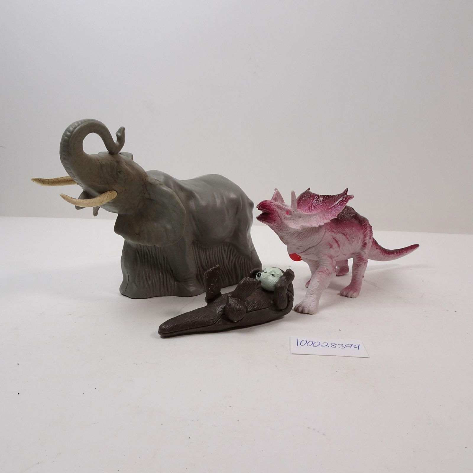 Vtg Avon Majestic Elephant, Pentacertops Dino: A unique set featuring a vintage Avon Majestic Elephant and a Pentacertops Dino figurine. This eclectic collection is perfect for collectors of vintage figurines or for adding a touch of nostalgic and
