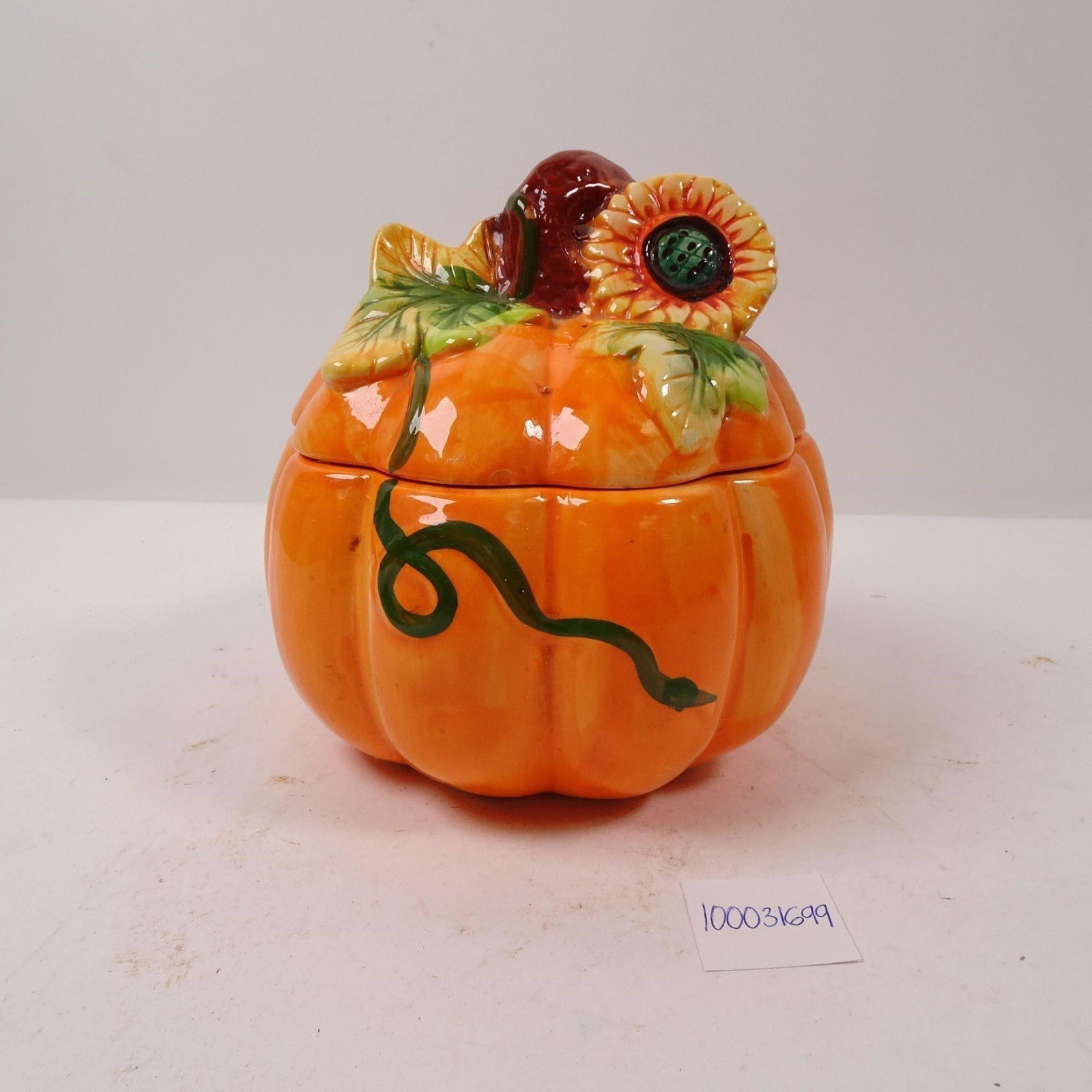 Vtg Royal Norfolk Fall Pumpkin Ceramic Jar: A charming vintage Royal Norfolk Fall Pumpkin ceramic jar, perfect for seasonal storage or decoration. This piece is ideal for adding a touch of cozy, nostalgic charm to your kitchen, mantel, or entry