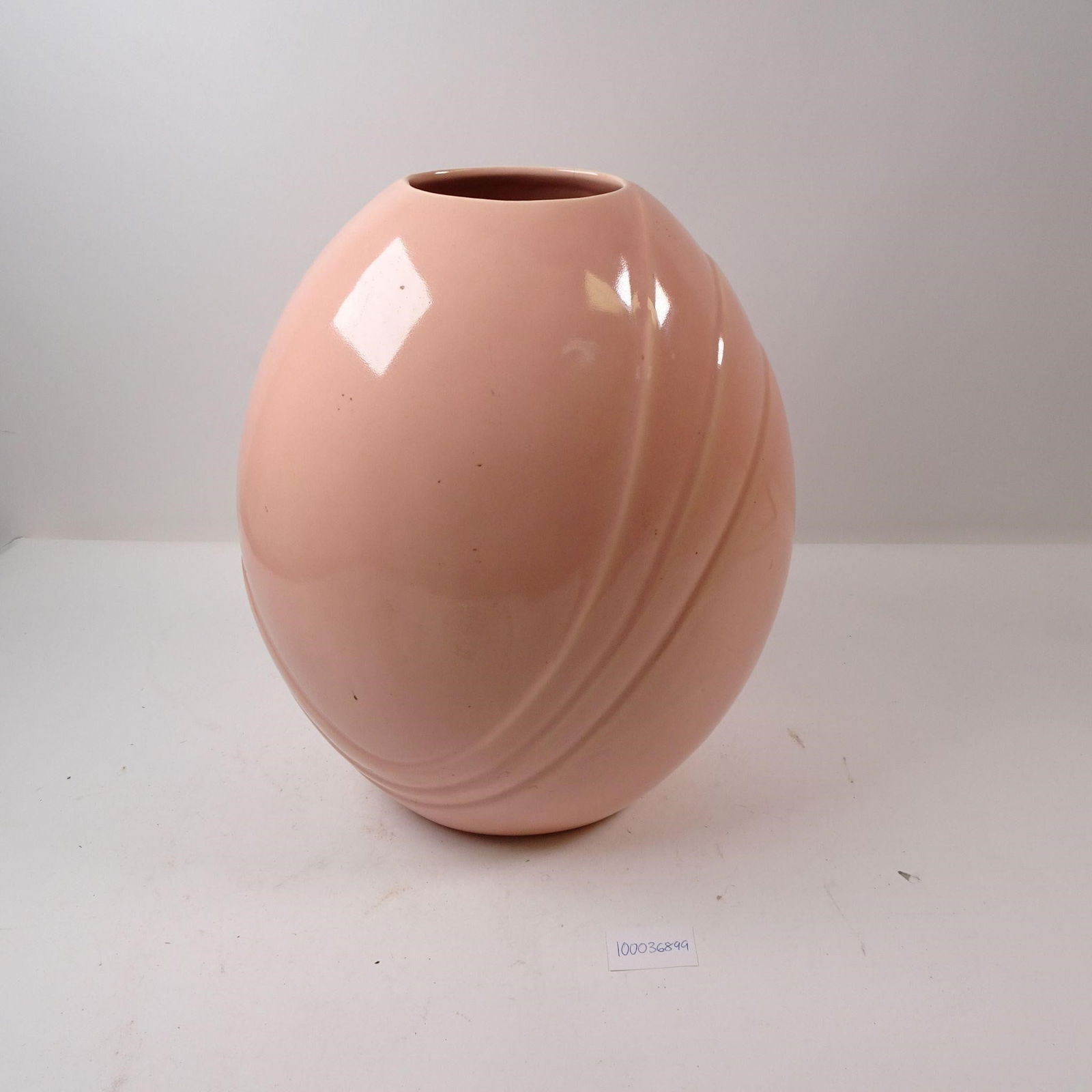 Vinatge Haeger Art Deco Large Peach Contoured Vase: A stunning vintage Haeger Art Deco large contoured vase in a soft peach color. This sculptural piece is a classic example of mid-century American ceramics, perfect for adding a touch of bold, elegant
