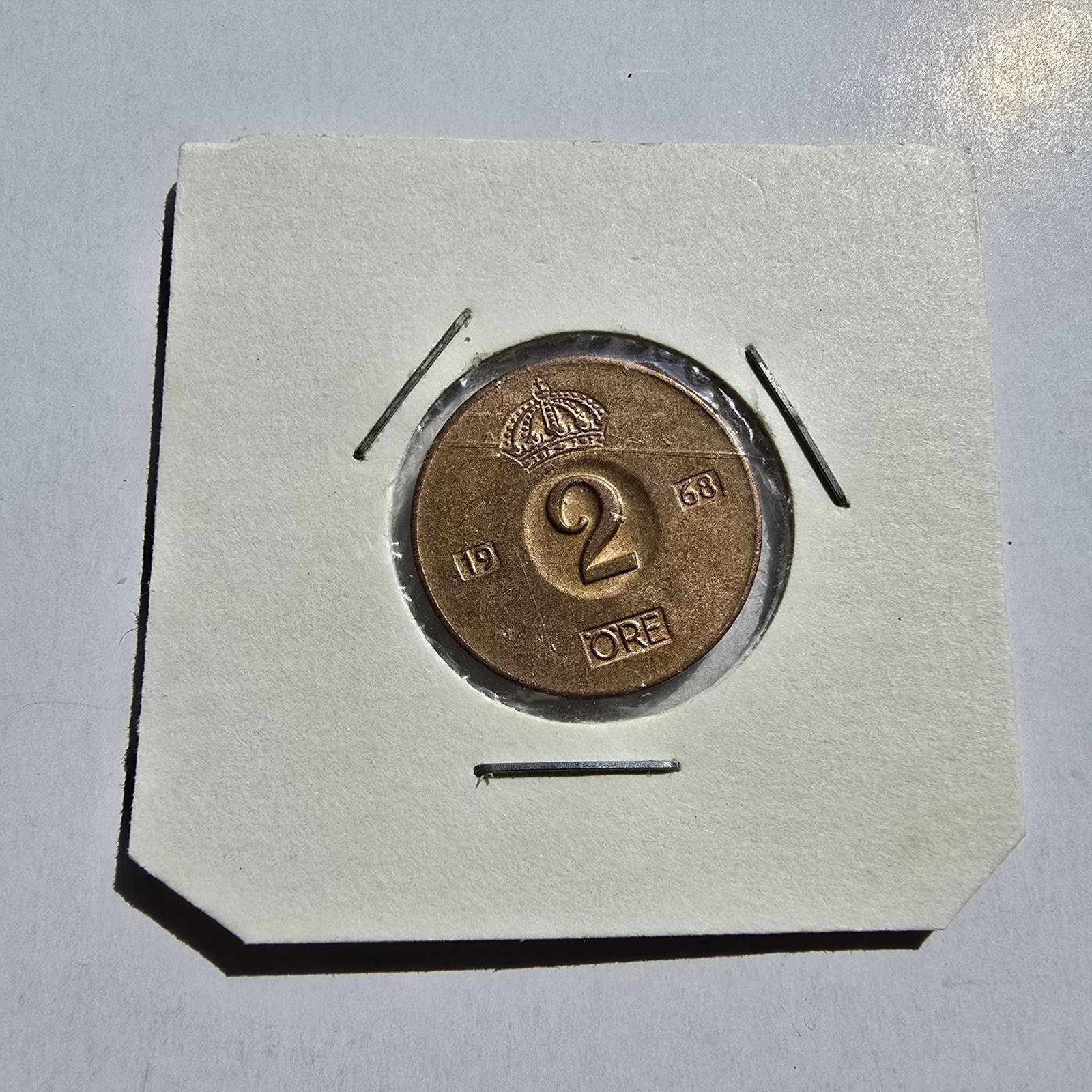 Sweden - 2 Ã?re 1968 - Gustaf VI Adolf: Sweden - 2 Ã?re 1968 - Gustaf VI AdolfDenomination: 2 Ã?reYear: 1968Country: SwedenObverse: Crown above the denomination "2 Ã?RE"Reverse: Crowned monogram of King Gustaf VI Adolf with inscription "