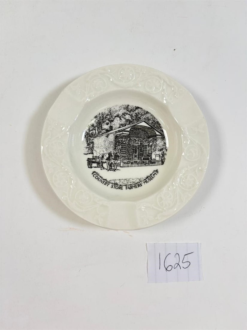 Vintage Wedgwood Farmers Museum Small Trinket Dish/ Ashtray: Vintage Wedgwood Farmers Museum Small Trinket Dish/ AshtrayElegant small trinket dish/ ashtray from Wedgwood, featuring a design inspired by the Farmers Museum. A perfect collectible piece for Wedgwoo