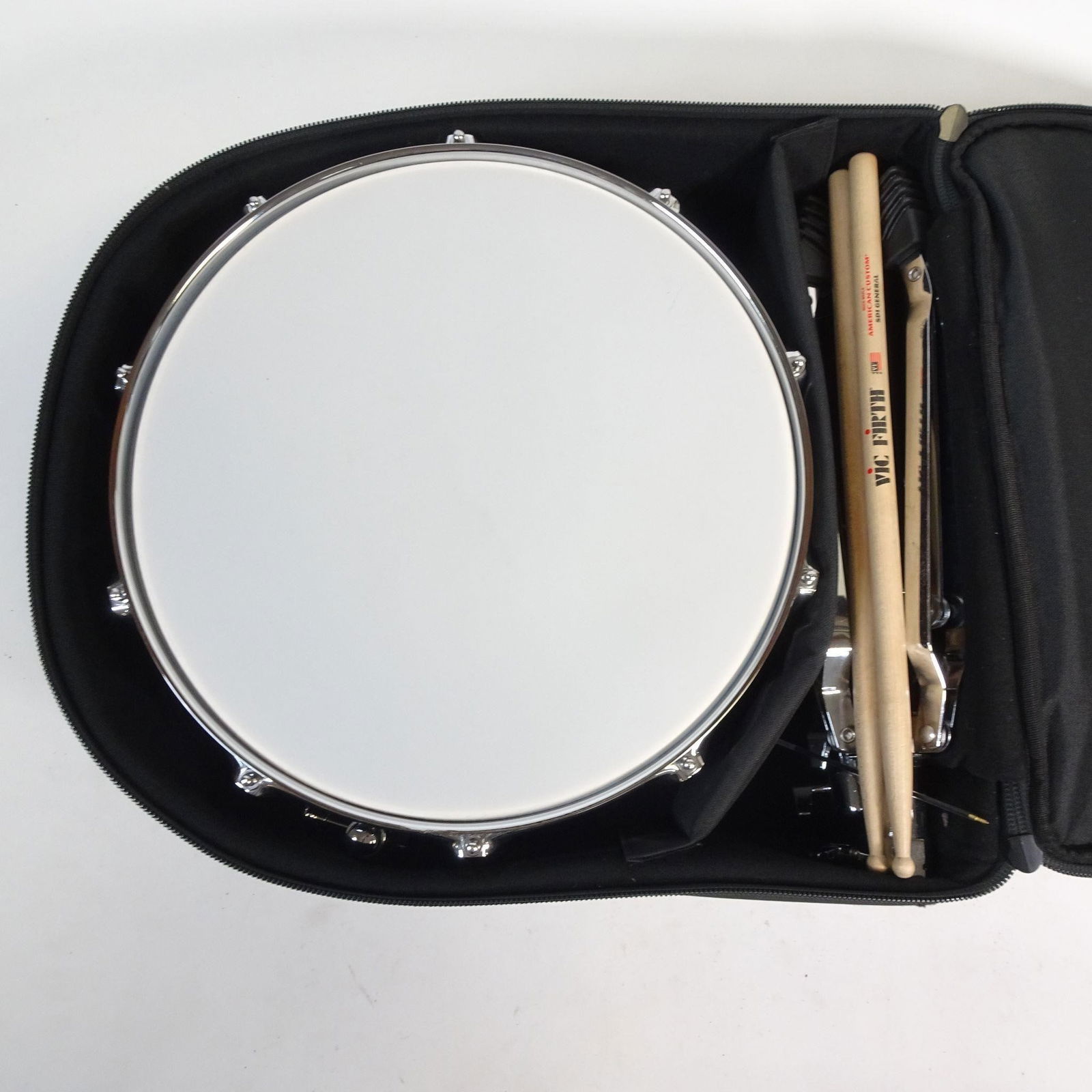 14" Snare Drum Set: Complete 14-inch snare drum set, perfect for students, practice, and school band use. The drum is stored in a B.A.C Music padded carrying case and includes stand and accessories. Snare drum is in very