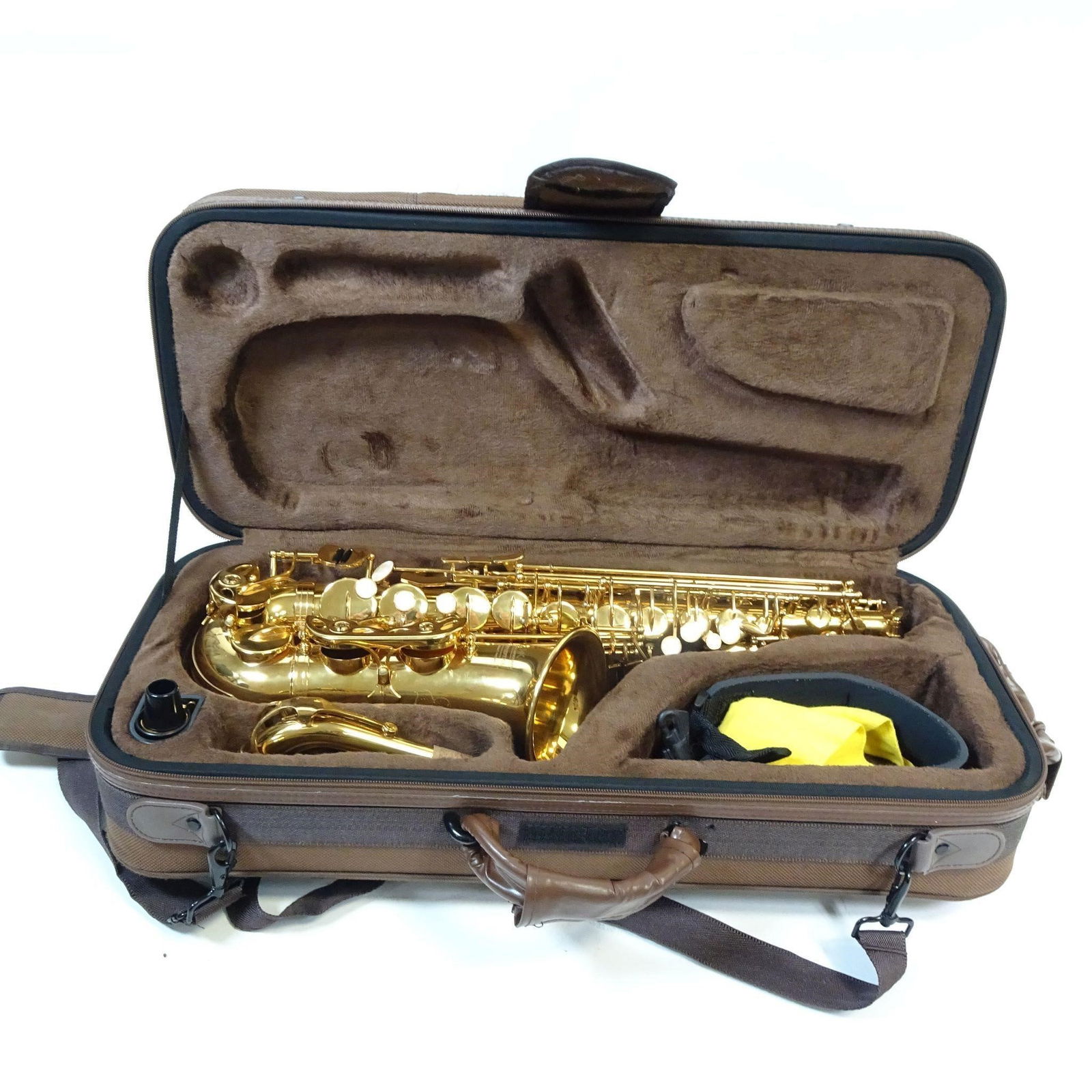 B.A.C. Music Apprentice AS-400 Alto Saxophone: Original B.A.C. Apprentice AS-400 alto saxophone, a well-known student / educational model, perfect for school band programs and beginners. Finished in gold lacquer and offered as a complete set with