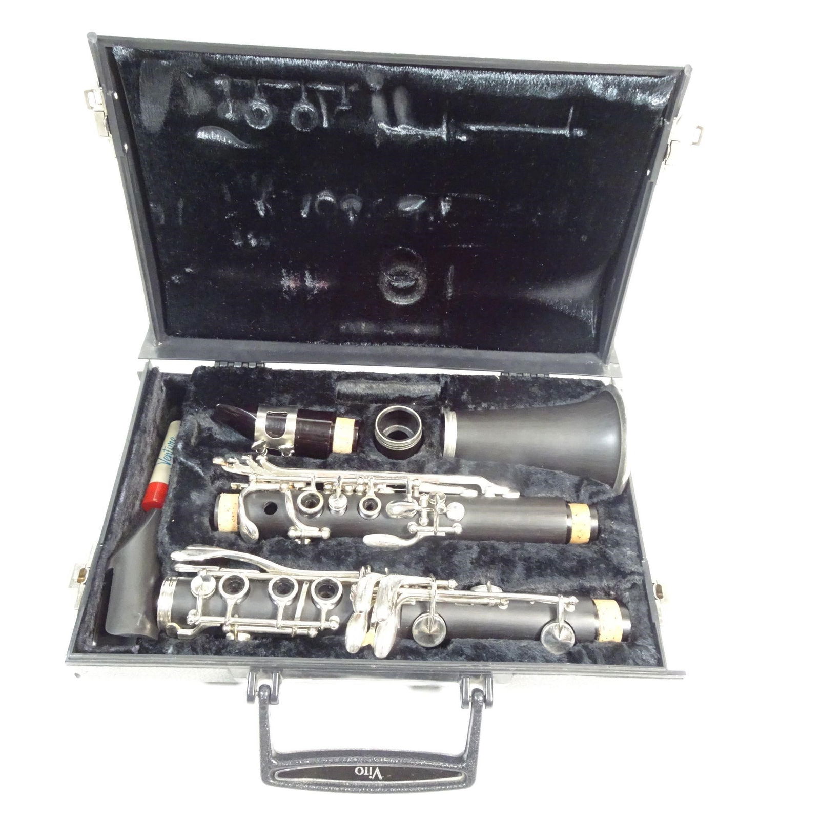 Vito Bb Clarinet: For sale is a Vito Bb Clarinet, offered as a complete set, exactly as shown in the photos. The instrument appears complete and well cared for visually. A popular student / school band clarinet, ideal